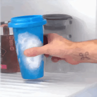 Slushy Cup wird vor der Nutzung eingefroren